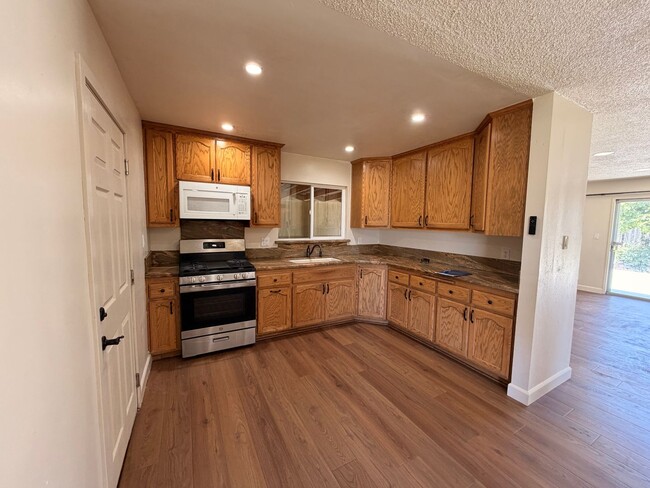 817 E Williams St in Santa Maria, CA - Building Photo - Building Photo