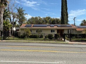 10918 Reseda Blvd in Los Angeles, CA - Foto de edificio - Building Photo