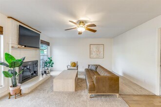 4002 Biscay Dr in Austin, TX - Foto de edificio - Building Photo