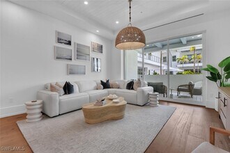 201 8th St S in Naples, FL - Building Photo - Building Photo