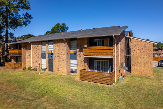 Scenic Pines Apartments in Longview, TX - Building Photo - Building Photo