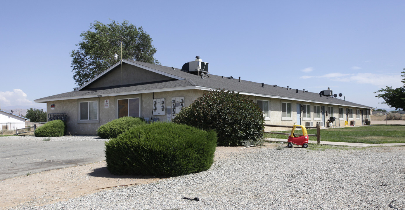 Desert Night Apartments in Hesperia, CA - Building Photo