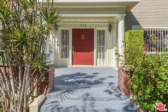 975 Westchester Pl in Los Angeles, CA - Building Photo - Building Photo