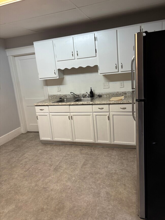 25 Lenox St, Unit 2 R in Lawrence, MA - Building Photo - Building Photo