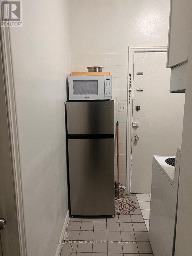 2036 Weston Rd in Toronto, ON - Building Photo - Building Photo