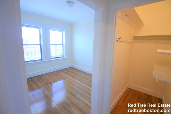 21 Park Vale Ave, Unit 11 in Boston, MA - Building Photo - Building Photo