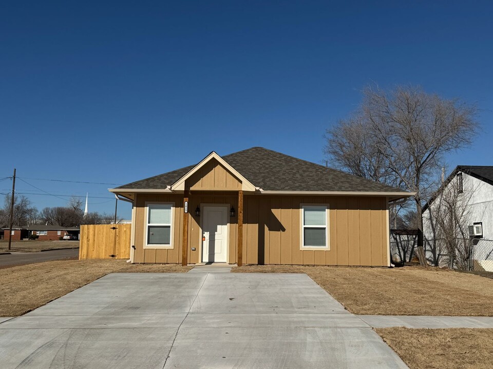 1415 SW Pennsylvania Ave in Lawton, OK - Building Photo