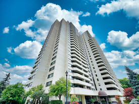 75-1475 Wynford Heights Crescent in Toronto, ON - Building Photo