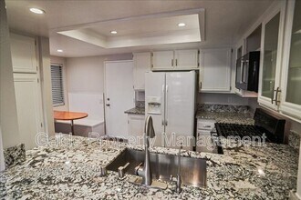 23116 Yvette Ln in Santa Clarita, CA - Building Photo - Building Photo