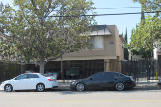 The Terrace Apartments in Tarzana, CA - Building Photo - Building Photo