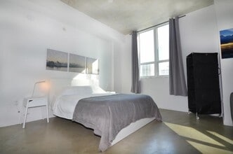 234 NE 3rd St, Unit LP09 in Miami, FL - Foto de edificio - Building Photo