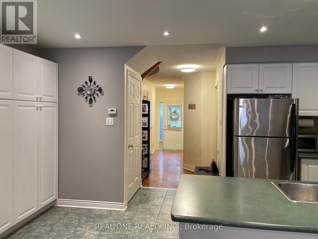 96 Ruby Crescent in Richmond Hill, ON - Building Photo - Building Photo