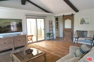 6267 Tipton Way in Los Angeles, CA - Building Photo - Building Photo