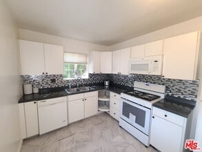 18133 Lull St in Los Angeles, CA - Building Photo - Building Photo