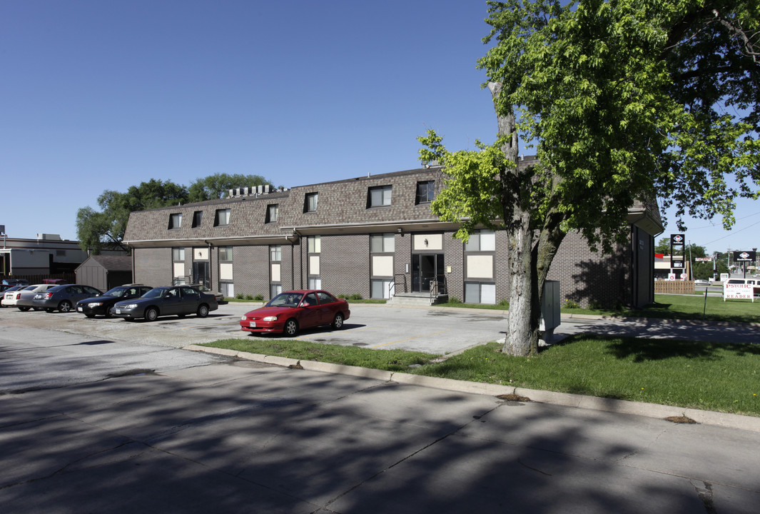 Cass Street 24 Apartments in Omaha, NE - Building Photo