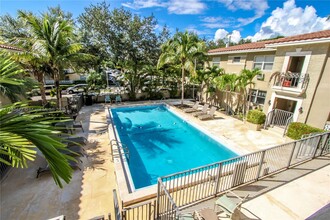 125 Edgewater Dr in Coral Gables, FL - Building Photo - Building Photo
