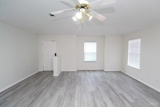 2432 Gulf Breeze Ave in Pensacola, FL - Building Photo - Building Photo