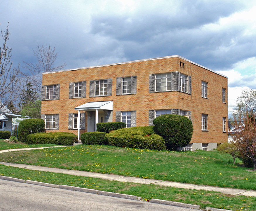 2340 Rugby Rd in Dayton, OH - Building Photo