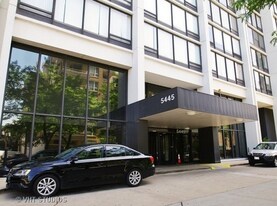 5445 N Sheridan Rd in Chicago, IL - Building Photo
