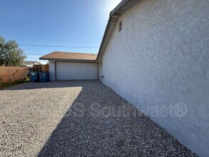 664 Honeysuckle Rd in Bullhead City, AZ - Building Photo - Building Photo