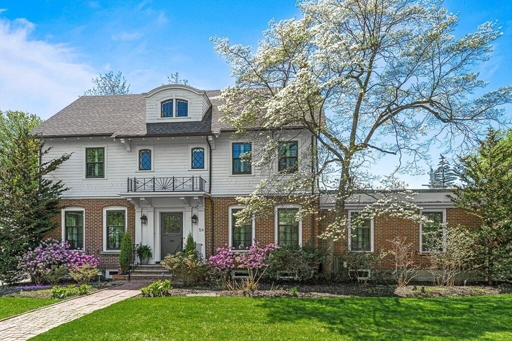 54 Wedgemere Ave in Winchester, MA - Building Photo