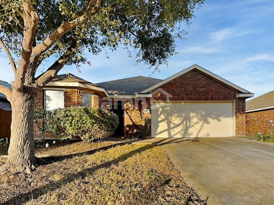 2004 Rushing Creek Dr in Forney, TX - Building Photo