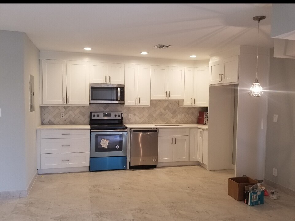 5921 NE 18th Ave, Unit 3 in Fort Lauderdale, FL - Foto de edificio