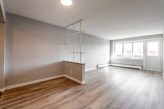 4870-4872 Bourret in Montréal, QC - Building Photo - Building Photo