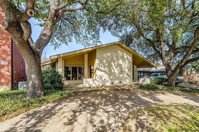property at 2732 McCart Ave