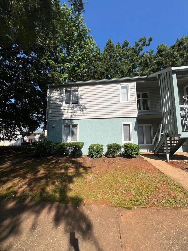 property at 1902 Meadowlark Ln