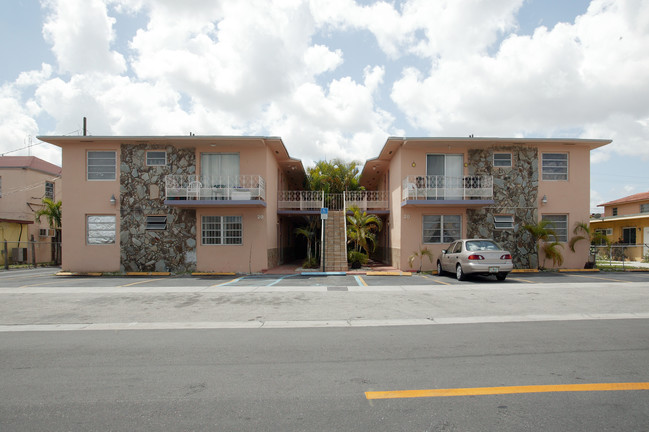 20 W 8th St in Hialeah, FL - Building Photo - Building Photo