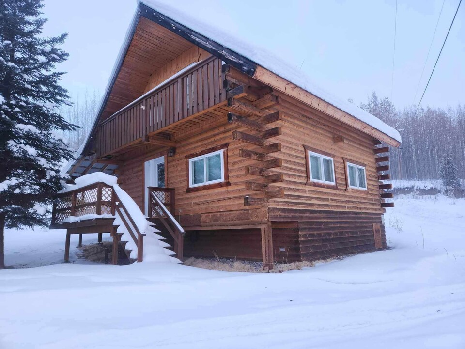 2584 Chena Hot Springs Rd in Fairbanks, AK - Building Photo