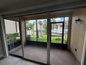 3861 S Lake Dr in Tampa, FL - Building Photo - Building Photo
