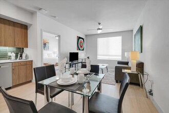 3250 Barnett Ave in San Diego, CA - Building Photo - Building Photo