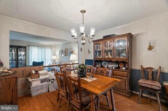 7720 Bristol Square Ct in Springfield, VA - Foto de edificio - Building Photo