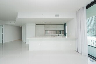 1300 S Miami Ave, Unit 1801 in Miami, FL - Building Photo - Building Photo
