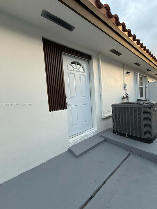 37XX 14X Ct in Olympia Heights, FL - Building Photo