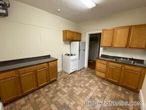 1820 Commonwealth Ave in Boston, MA - Building Photo - Building Photo