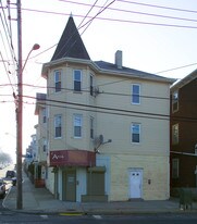 113 Middle St in Fall River, MA - Building Photo