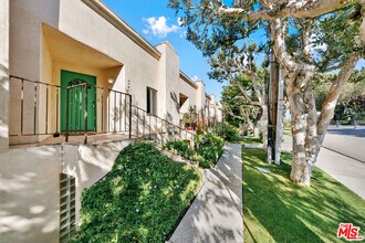 6502 Dume Dr in Malibu, CA - Building Photo - Building Photo
