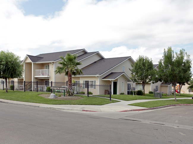 San Joaquin Vista Apartments in Firebaugh, CA - Building Photo - Building Photo