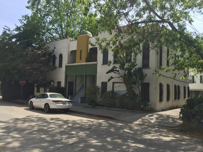 6100 Glen Oak St in Los Angeles, CA - Foto de edificio - Building Photo