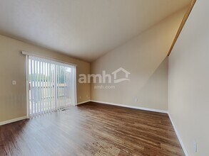 641 NW Meadows Dr in McMinnville, OR - Foto de edificio - Building Photo