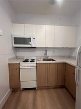 1610 Salzedo St in Coral Gables, FL - Building Photo - Building Photo