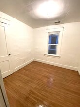 526 E 22nd St, Unit 2 in Erie, PA - Foto de edificio - Building Photo