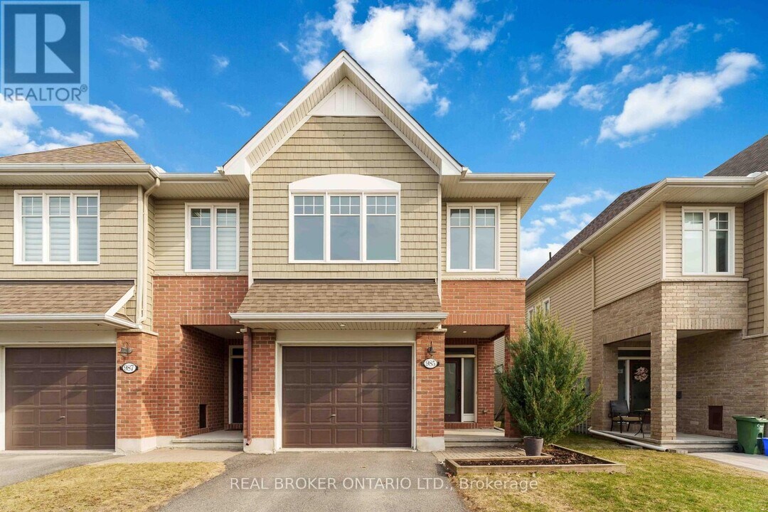 985 Bunchberry Way in Ottawa, ON - Building Photo