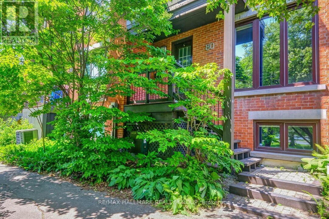 80 Queen Elizabeth Driveway in Ottawa, ON - Building Photo