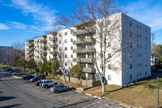 Hampshire House Apartments in Cherry Hill, NJ - Building Photo - Building Photo