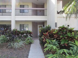772 Bird Bay Dr N, Unit 104 in Venice, FL - Building Photo