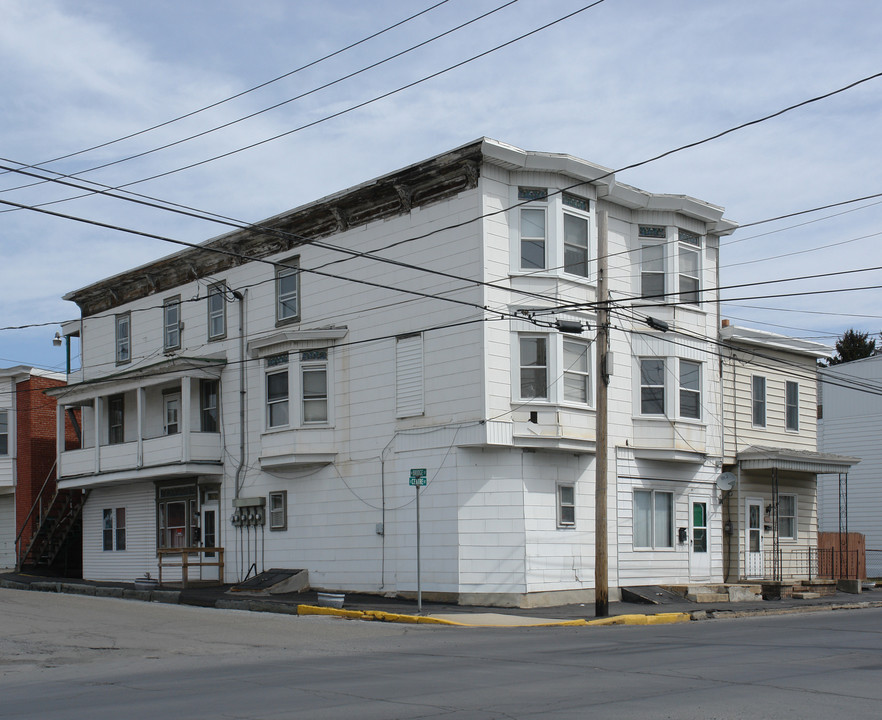 503 E Centre St in Shenandoah, PA - Building Photo